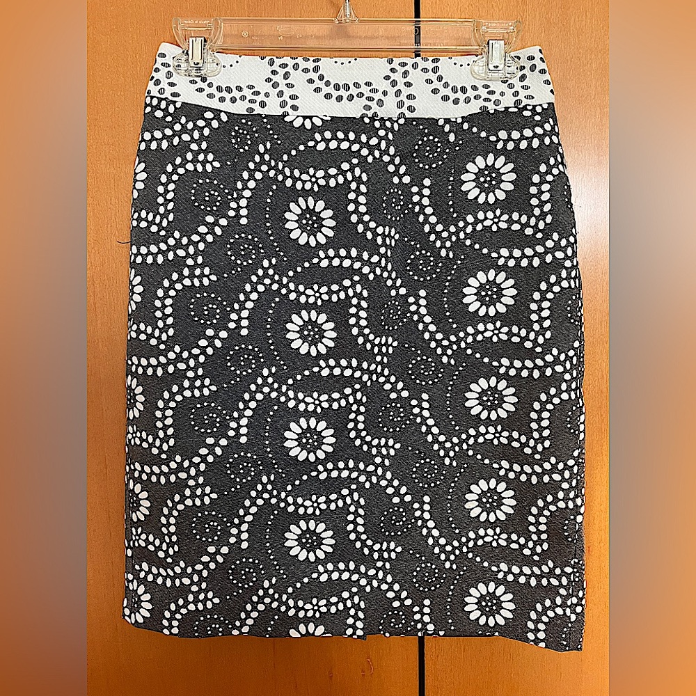Banana Republic Pencil Skirt, Size 0P, Paisley